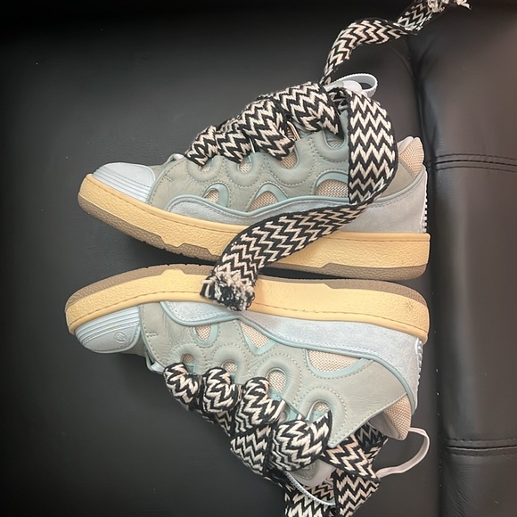 Sneakers - Picture 4 of 4